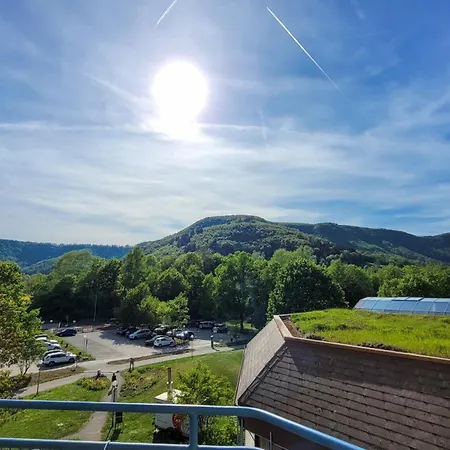 Modernes Mit Balkon Und Bergblick *