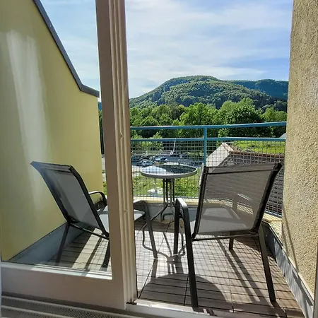 Modernes Mit Balkon Und Bergblick アパート *