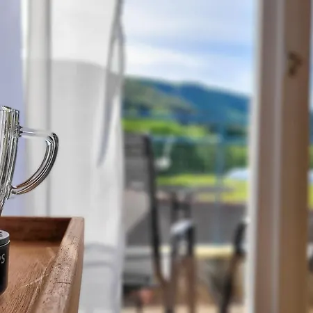 アパート Modernes Mit Balkon Und Bergblick